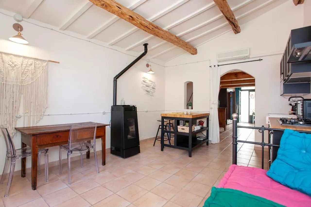 Apartamento Genius Loci Cozy House With Garden In The Old Town Olbia 0*,  Italia