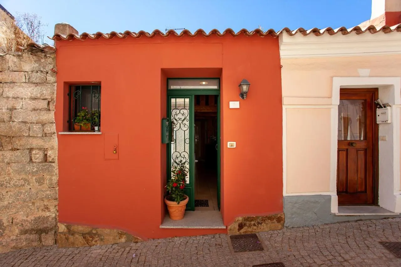 アパート オルビアGenius Loci Cozy House With Garden In The Old Townアパートメント イタリア