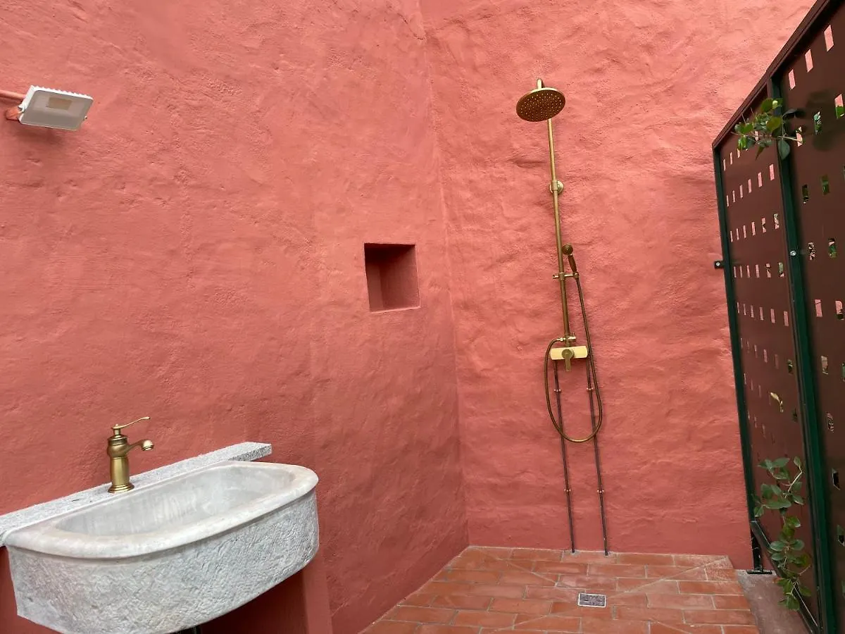 オルビアGenius Loci Cozy House With Garden In The Old Townアパートメント イタリア